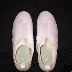 ✨Nike Slip Ons✨